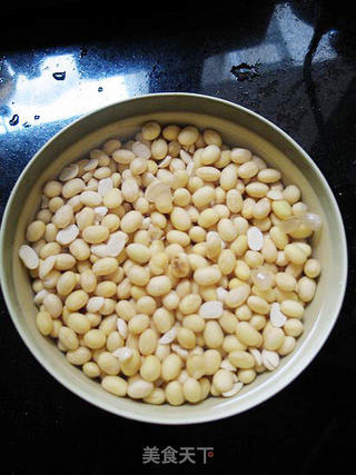 玉米小麦豆浆---对小盆友虚汗、盗汗有很好辅助调养作用的豆浆。的做法步骤:3
