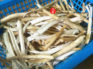 【简单煮意】鲜茶树菇炒牛柳的做法步骤:3