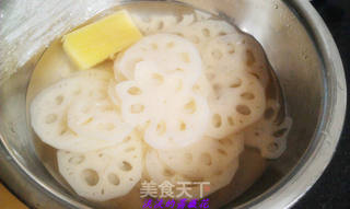 DIY---简单的七彩花香莲藕片的做法步骤:4