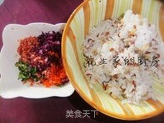 什锦肉松饭团的做法步骤：1