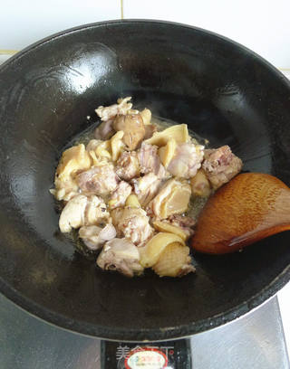 香菇炖鸡的做法步骤:4