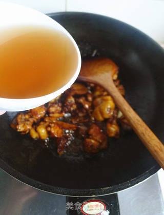 香菇炖鸡的做法步骤：7