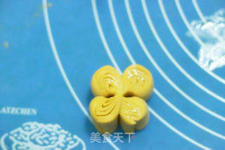 南瓜菊花卷的做法步骤:8
