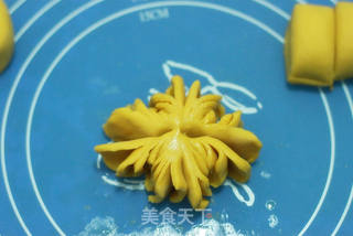 南瓜菊花卷的做法步骤:10