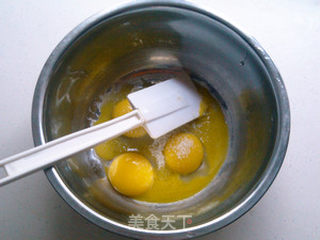 哈密瓜戚风蛋糕 --- 更快制作戚风小窍门的做法步骤:2