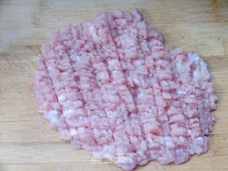 平常幸福味道——韭菜鲜肉馄饨的做法步骤:3