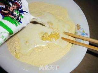 6分钟的健康早餐——微波炉玉米糕的做法步骤:2