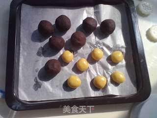 24图过程祥解~~中秋节预热——【广式蛋黄豆沙月饼】的做法步骤:12
