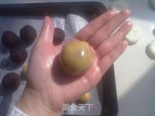 24图过程祥解~~中秋节预热——【广式蛋黄豆沙月饼】的做法步骤:14