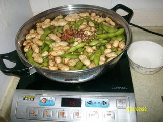 花生煮毛豆豆的做法步骤:5