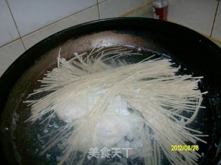 双蛋葱油龙须面的做法步骤:2