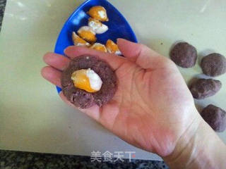 苏式月饼--蛋黄酥的做法步骤:10