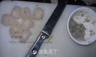 荔枝虾球—— 水果也能上餐桌的做法步骤:2