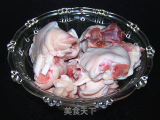 黄豆烧猪蹄的做法步骤：1