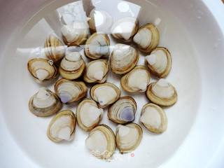 【顶级厨师】------蛤蜊蒸蛋的做法步骤:2