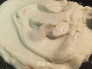酥皮莲蓉蛋黄月饼的做法步骤:3