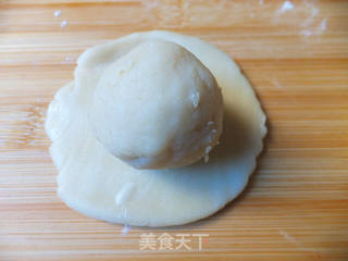 酥皮莲蓉蛋黄月饼的做法步骤:15