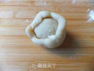 酥皮莲蓉蛋黄月饼的做法步骤:16