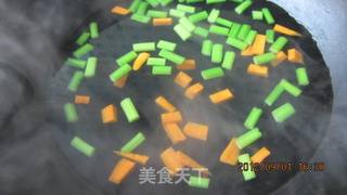 拌五香花生米的做法步骤:2