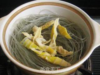 梭子蟹肉末粉丝煲的做法步骤:7