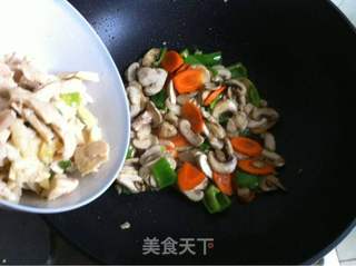 口蘑炒鸡肉的做法步骤:7