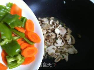 口蘑炒鸡肉的做法步骤:6