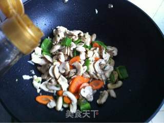 口蘑炒鸡肉的做法步骤：8