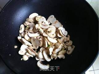 口蘑炒鸡肉的做法步骤：5