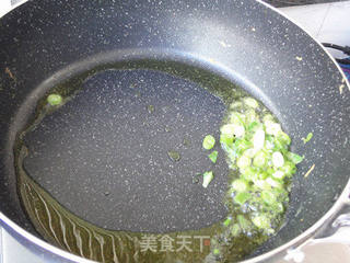 黄瓜鸡蛋玉米粒炒饭的做法步骤:5