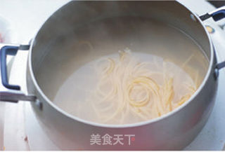 培根鲜虾意大利面——超详细步骤详解白酱意面的做法步骤:7