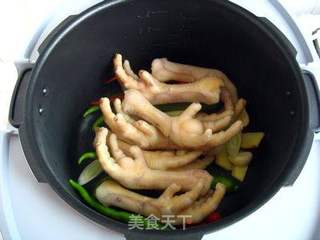 九阳沸腾压力煲试用报告【双椒凤爪】的做法步骤:5