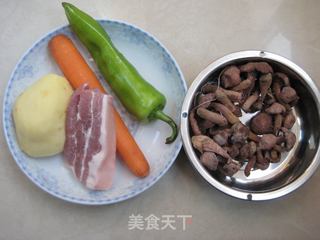 红蘑炒土豆片的做法步骤：1