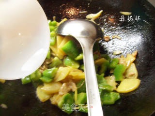 肉炒青椒土豆片的做法步骤：12