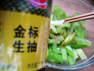 芹菜花生米的做法步骤:5