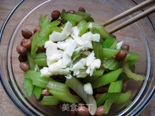 芹菜花生米的做法步骤:7