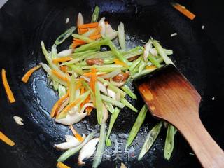 简单方便的快捷面食之------时蔬炒乌冬的做法步骤:5