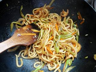 简单方便的快捷面食之------时蔬炒乌冬的做法步骤:7
