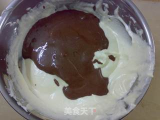 水纹戚风蛋糕的做法步骤:11