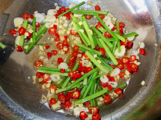 心蓝手制私房菜【鲜椒鸭肠】——为爱牵肠挂肚的做法步骤：6