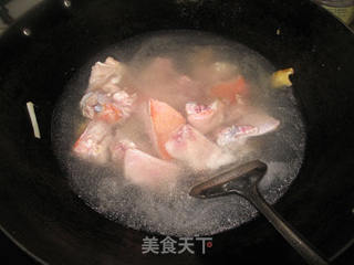 红鲷鱼头汤的做法步骤:5