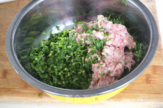 茼蒿鲜肉大馄饨的做法步骤:5