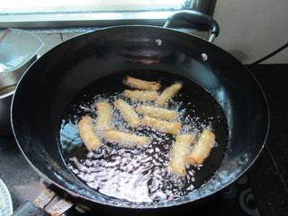 炸春卷-----土豆馅春卷的做法步骤：11