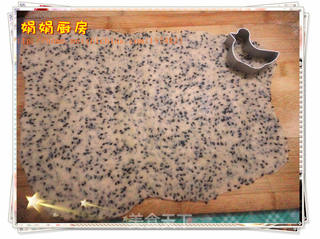 第一次做的饼干-----奶香黑芝麻饼干~的做法步骤:10