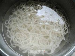 回锅肉炒拉面的做法步骤:4