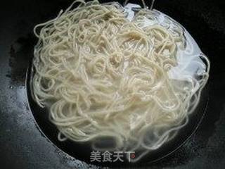 回锅肉炒拉面的做法步骤:3