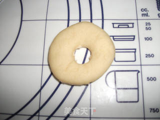 看上去更美味的甜甜圈的做法步骤:6