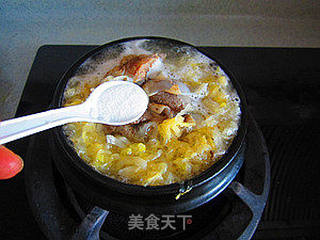 石锅酸菜大骨汤的做法步骤:5