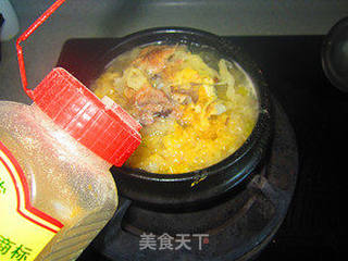 石锅酸菜大骨汤的做法步骤:6