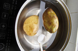 {金黄土豆指}(Croquette Potato)的做法步骤:2