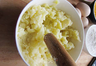{金黄土豆指}(Croquette Potato)的做法步骤:3